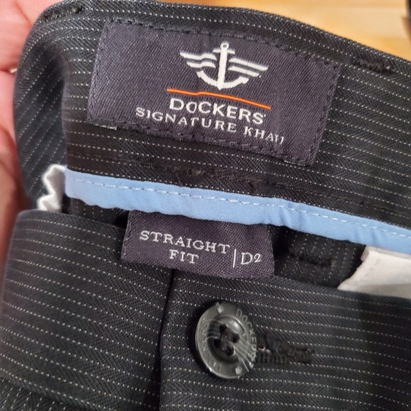 Men's Dockers Signature Khaki Pants - Picture 2 of 4